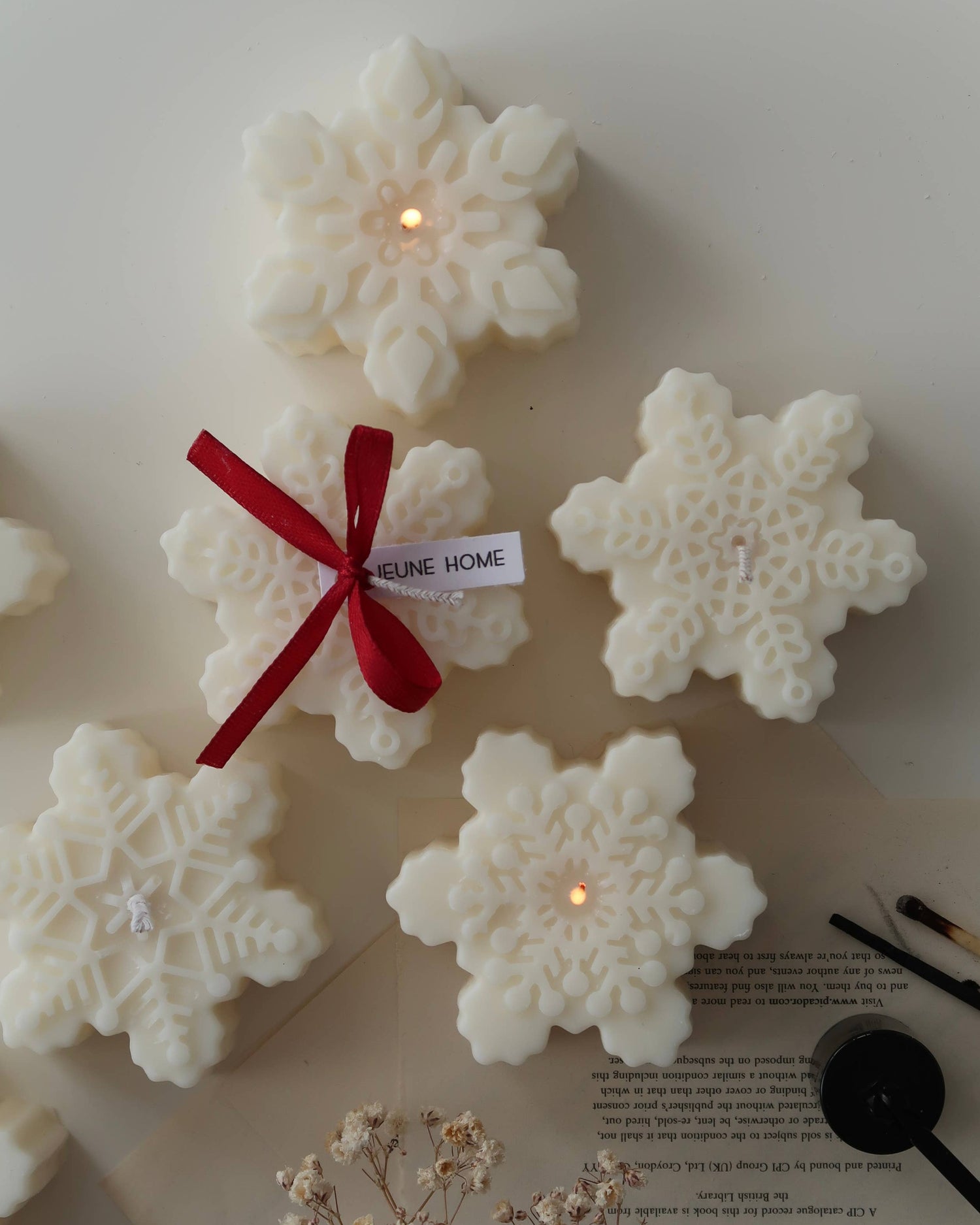 White Scented Snowflake Candle
