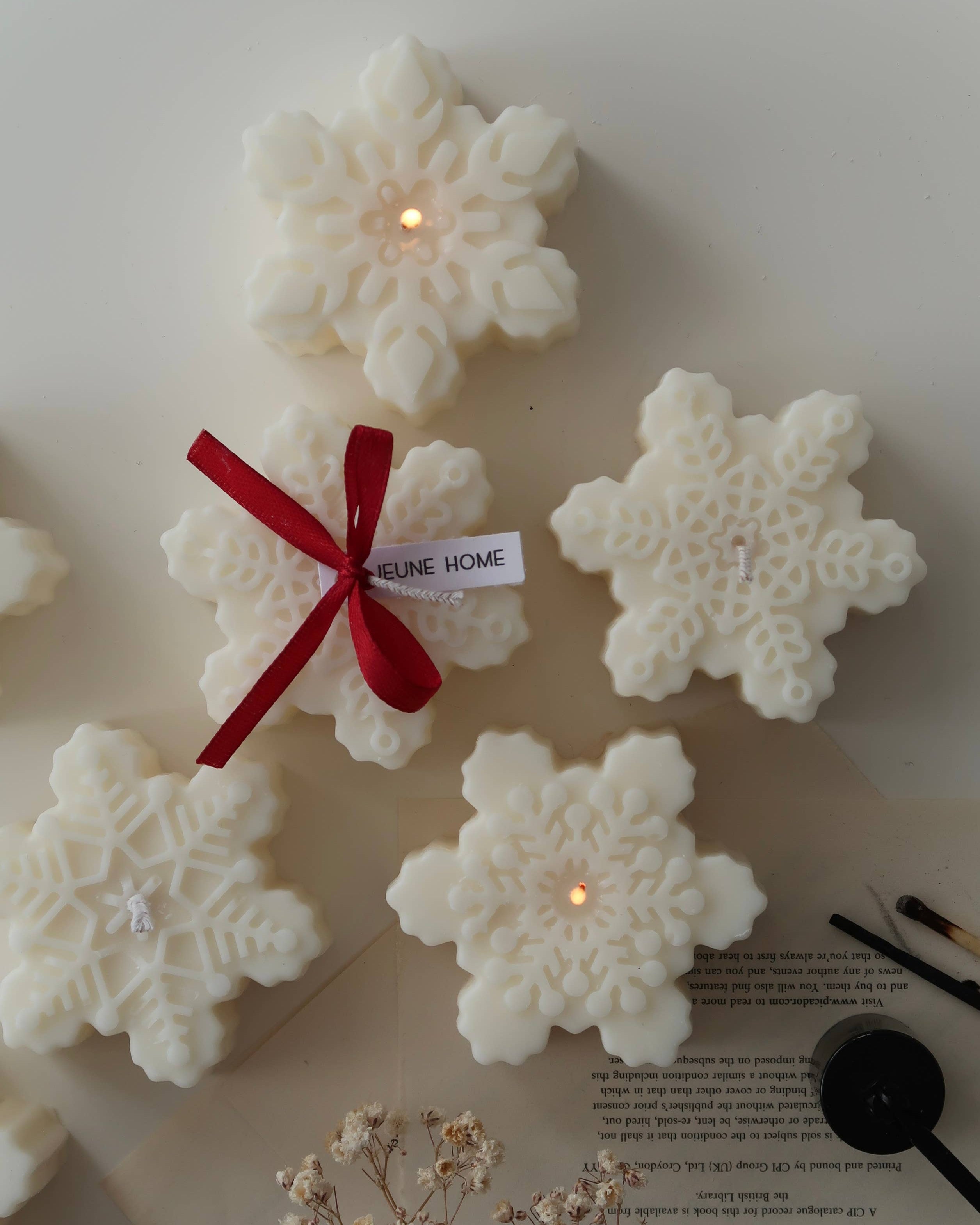 White Scented Snowflake Candle