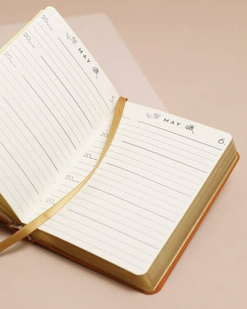 Reading Orange Five-Year Thought a Day Journal