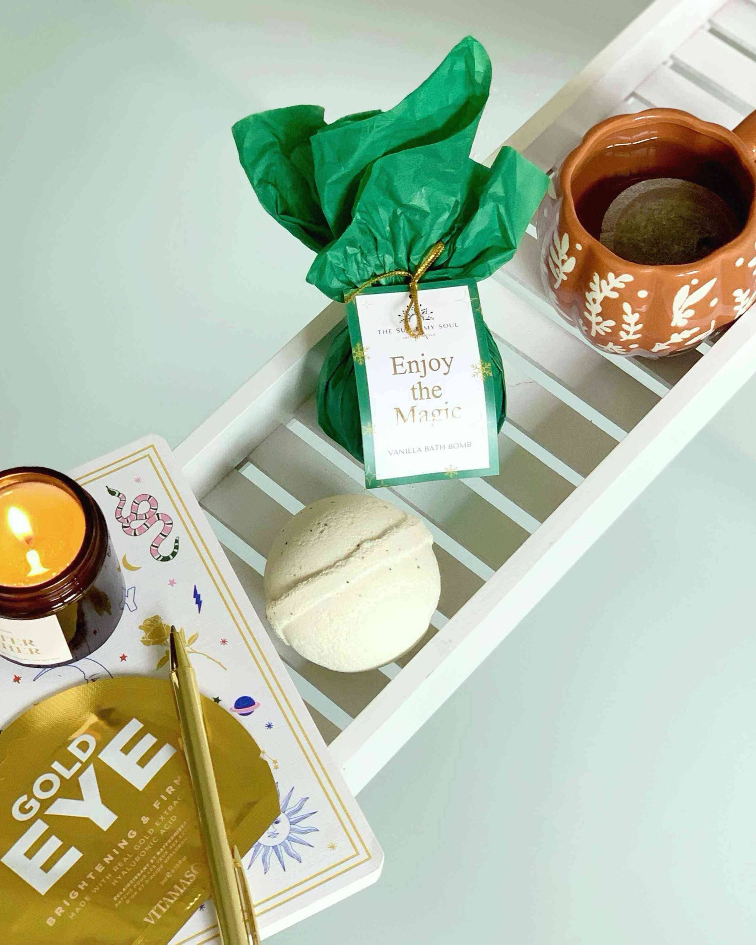 Vanilla Scented Luxury Enjoy the Magic Christmas Bath Bomb