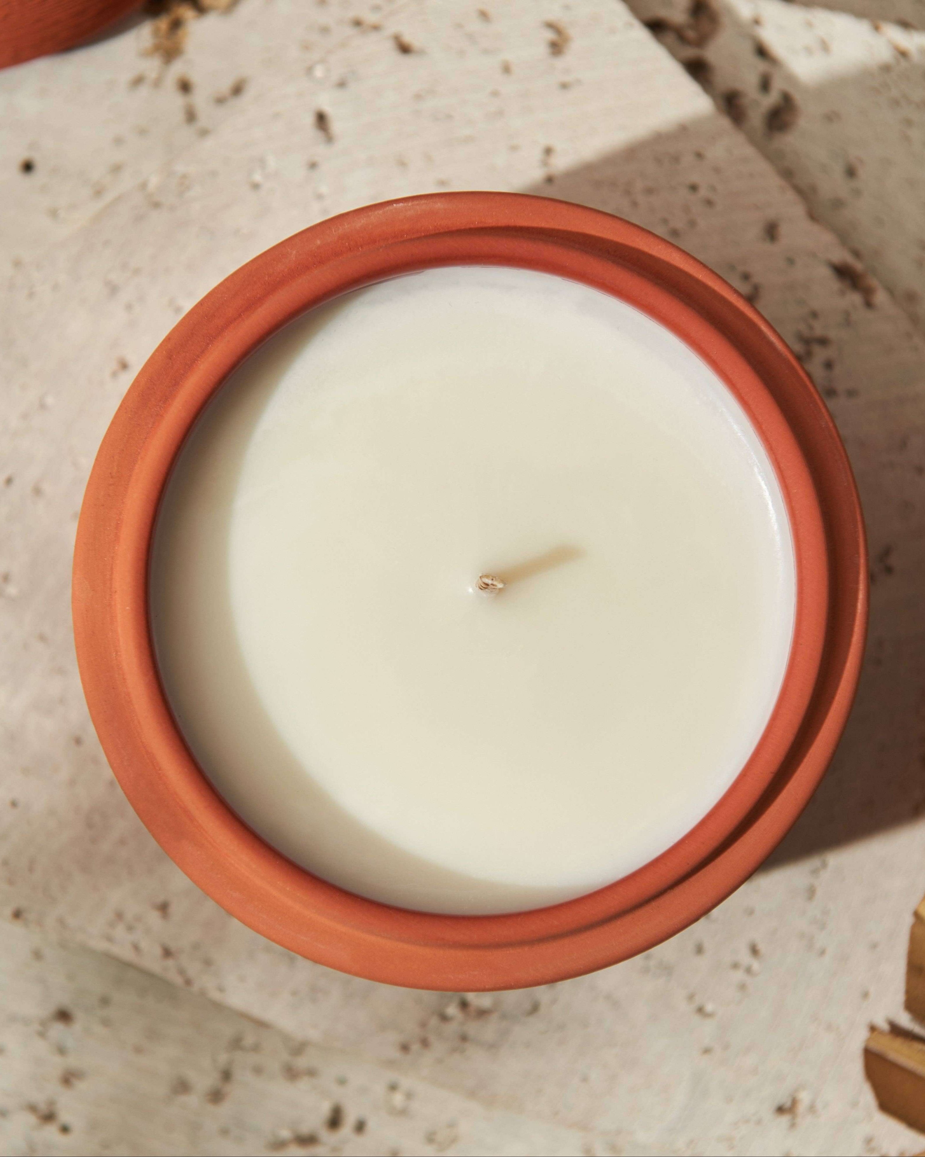 Moroccan Amber & Orris Root Terracotta Candle Close