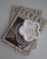 Handcrafted daisy flower tray made from eco-resin, designed for versatile use.