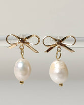 Natural pearl with 18k gold plated bowknot studs - Benny and Mollie