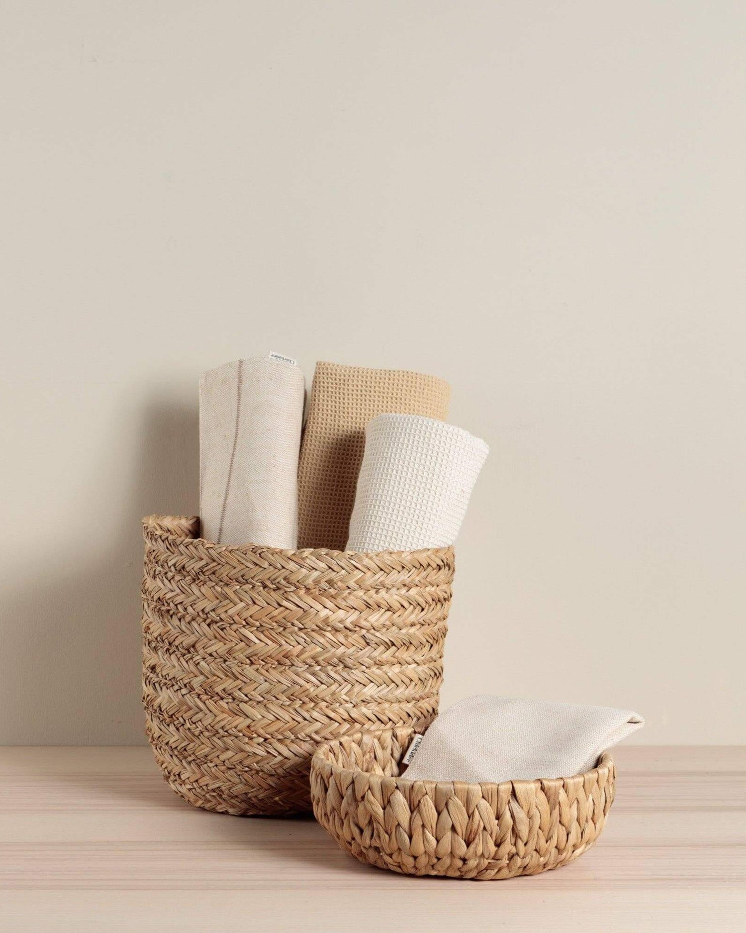 Handcrafted round bowl made from sustainable water hyacinth. A stunning eco-friendly home décor piece.