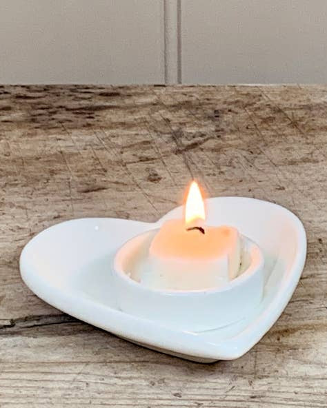 Minimalist ceramic heart-shaped tea light holder. A perfect addition for Valentine’s Day, Mother’s Day, or home décor.