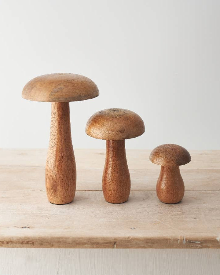 Mango wood mushroom ornament with a smooth, natural finish. A rustic addition to your autumn décor.