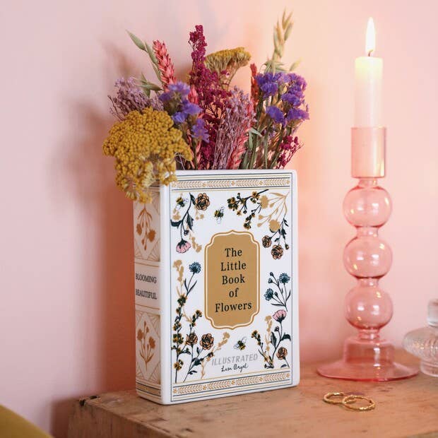 Styling Ceramic Vases: 3 Looks to Try This Season