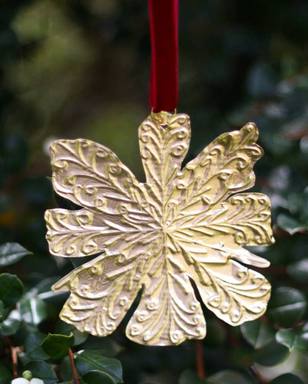 Tin Embossing Snowflake Ornament with Ribbon on Tree