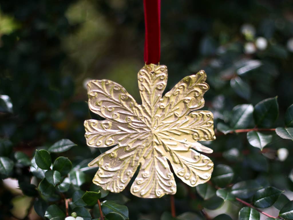 Tin Embossing Snowflake Ornament with Ribbon