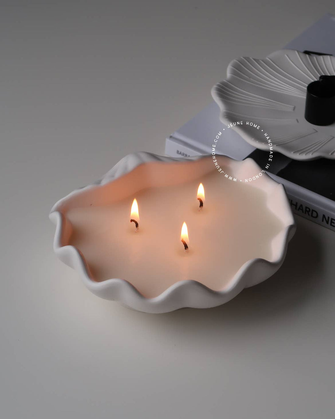 Scented Large Clam Shell Candle - Benny and Mollie