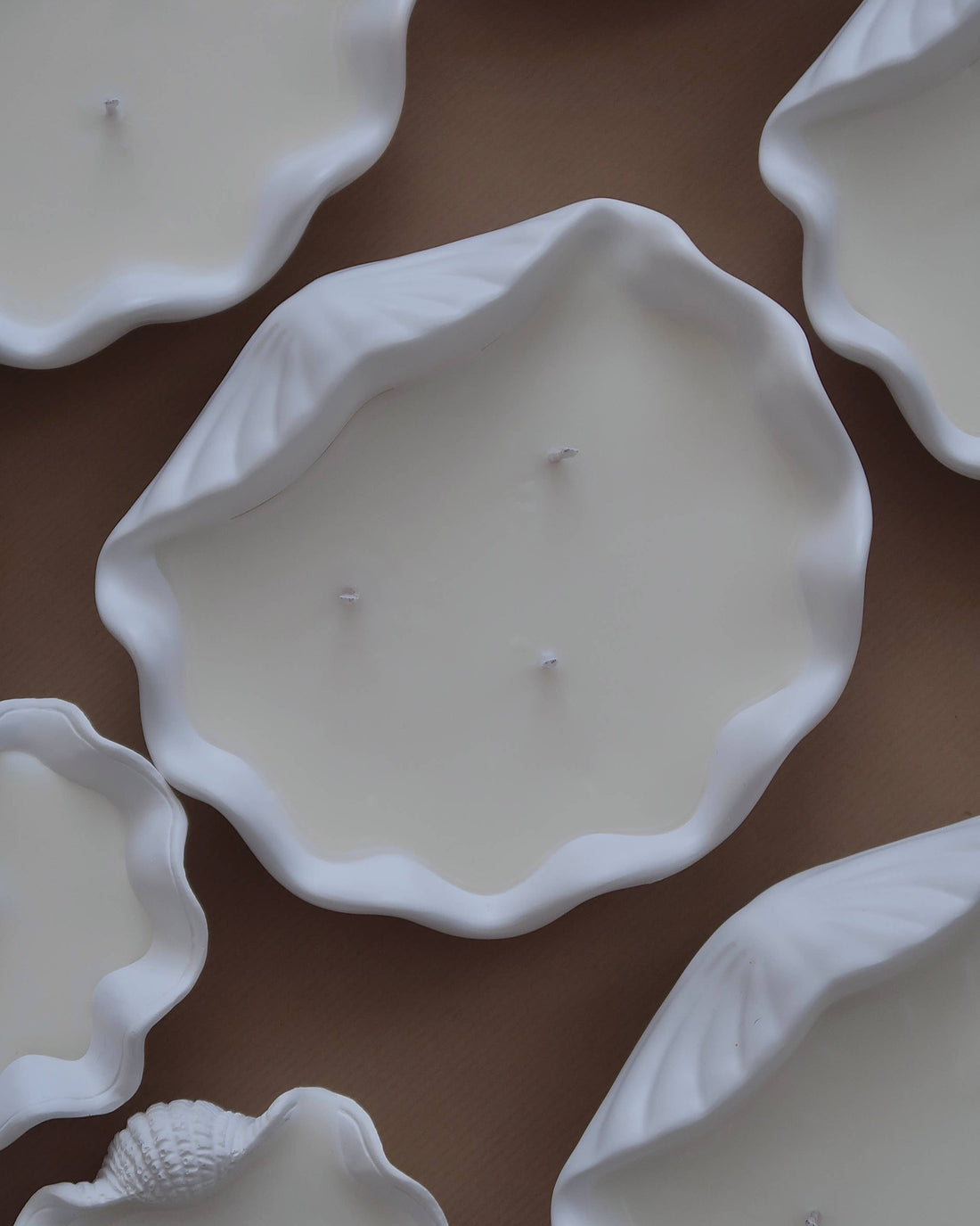 Scented Large Clam Shell Candle - Benny and Mollie