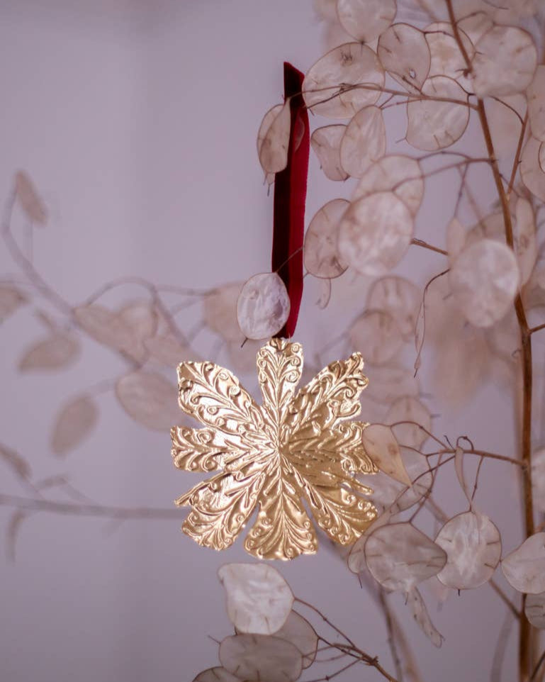 Tin Embossing Snowflake Ornament with Ribbon