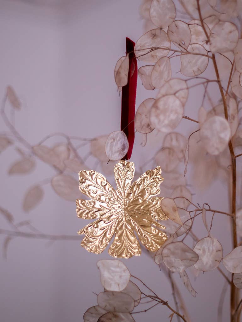 Tin Embossing Snowflake Ornament with Ribbon