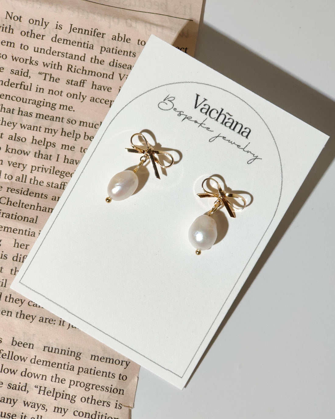 Natural pearl with 18k gold plated bowknot studs - Benny and Mollie