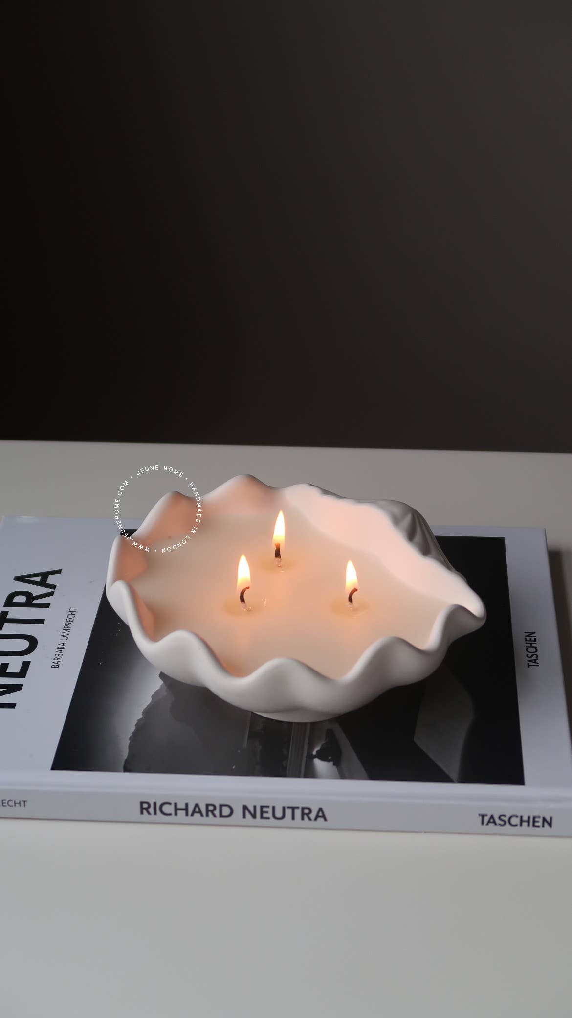 Scented Large Clam Shell Candle - Benny and Mollie