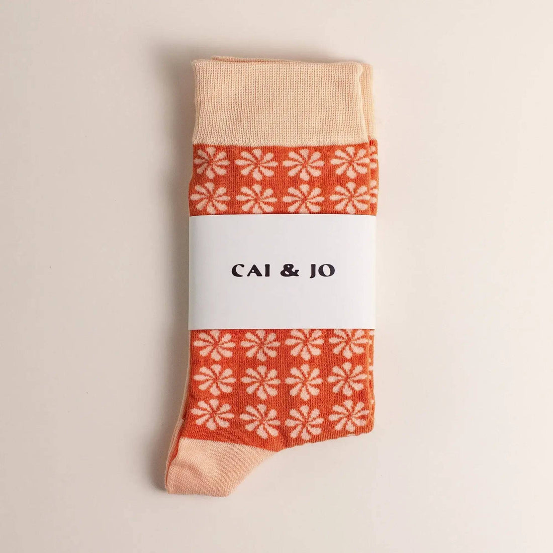 Orange socks with an all-over daisy flower pattern. Made from 75% cotton for a cosy fit, one size fits most.