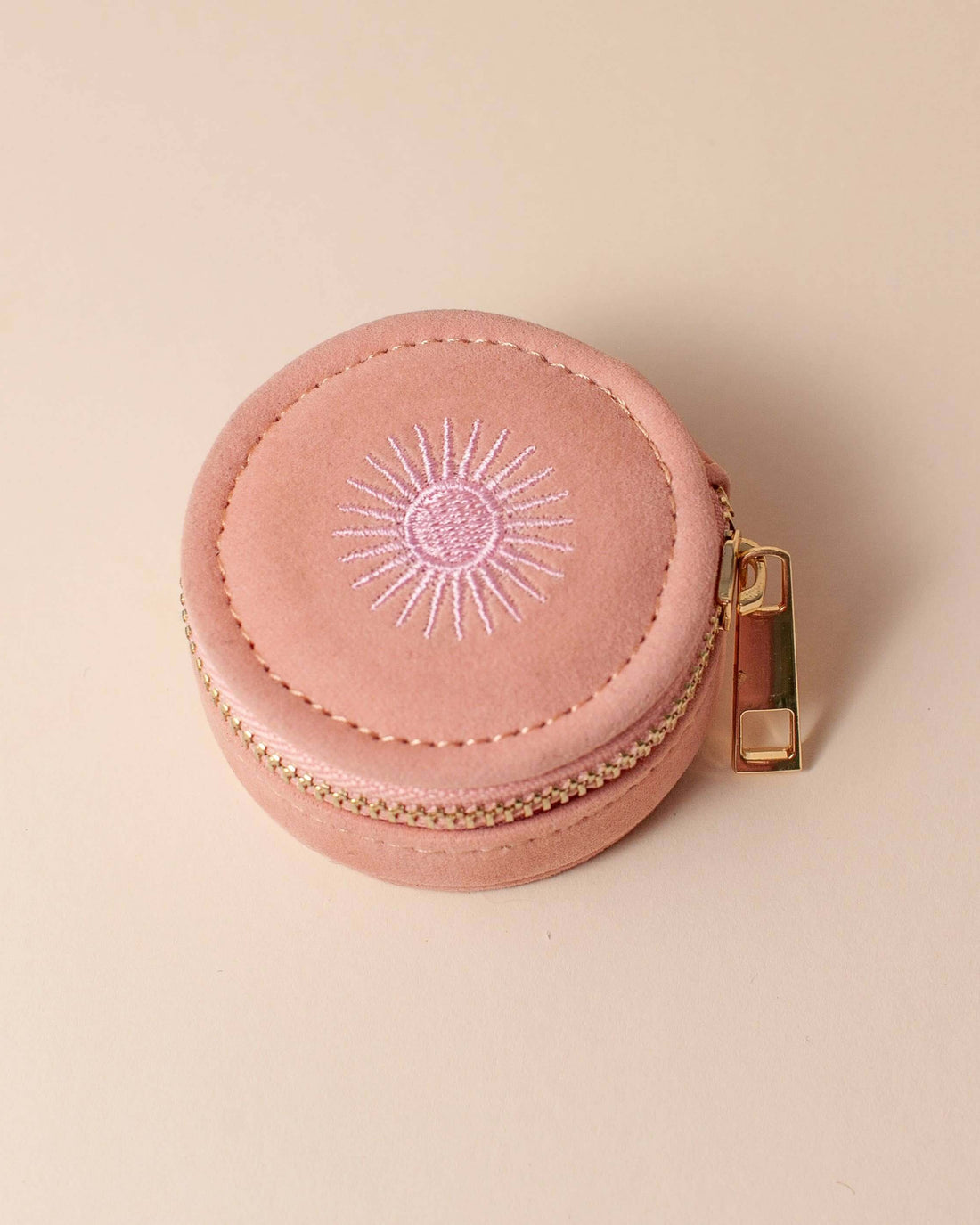 Dusty pink velvet polyester mini travel jewellery case with a zip closure and sun embroidery. Ideal for jewellery storage and travel.