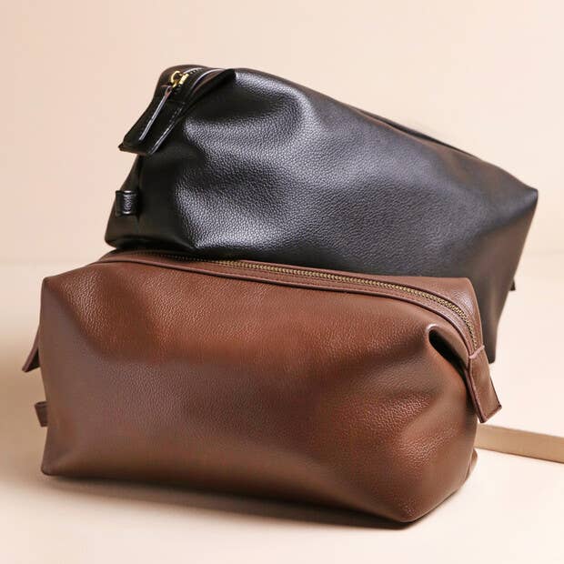 Vegan Leather Wash Bag in Black